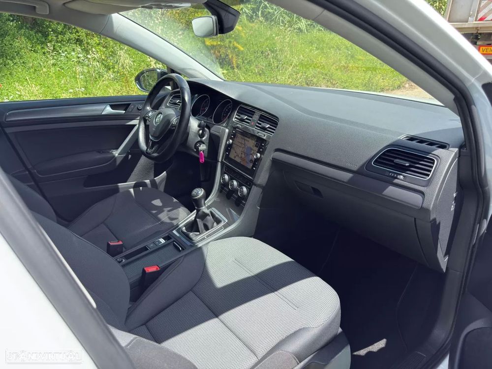 VW Golf 1.0 TSI R-Line - 23