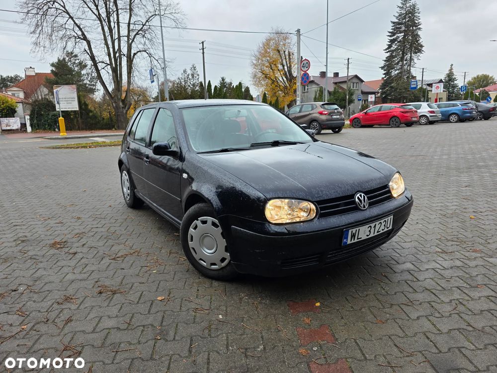 Volkswagen Golf - 1