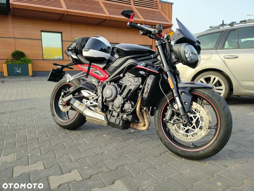 Triumph Street Triple - 1