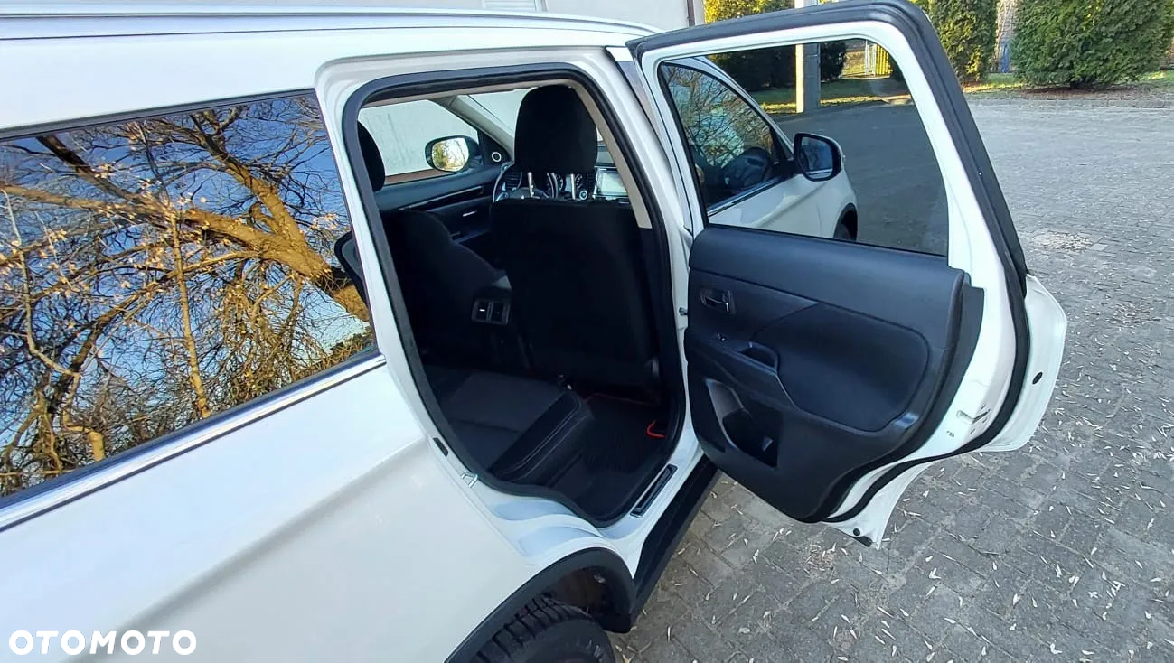 Mitsubishi Outlander 2.0 Instyle Navi 4WD CVT - 15