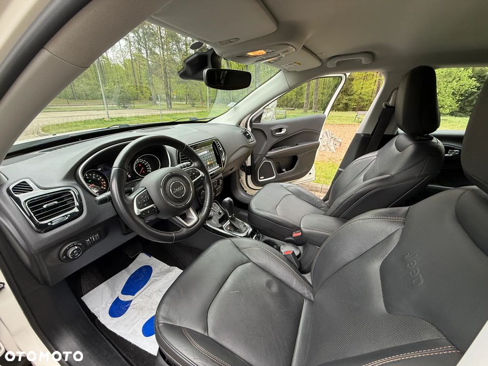 Jeep Compass - 32