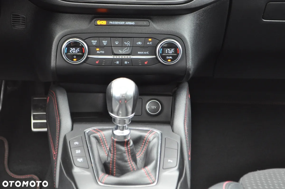 Ford Focus 1.0 EcoBoost Hybrid ST-LINE VIGNALE - 36