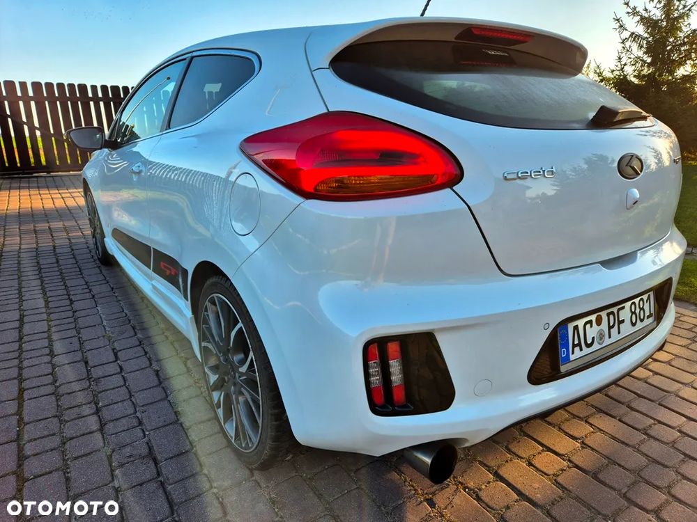 Kia ProCeed - 13