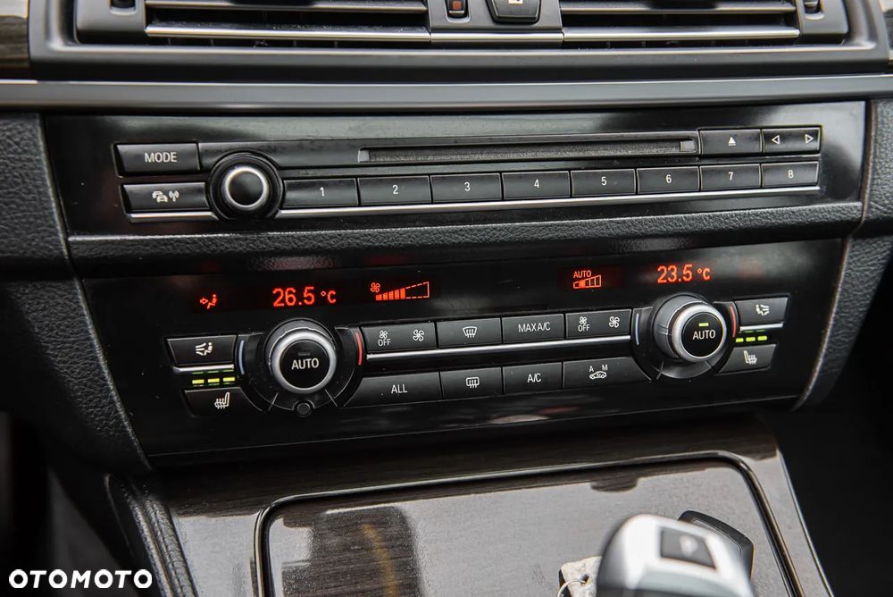 BMW Seria 5 520d - 28