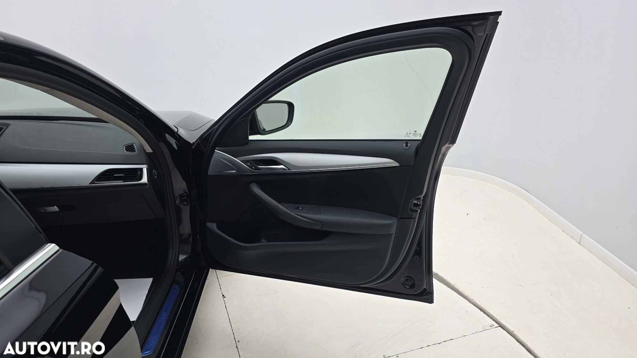 BMW Seria 5 520i AT MHEV - 18