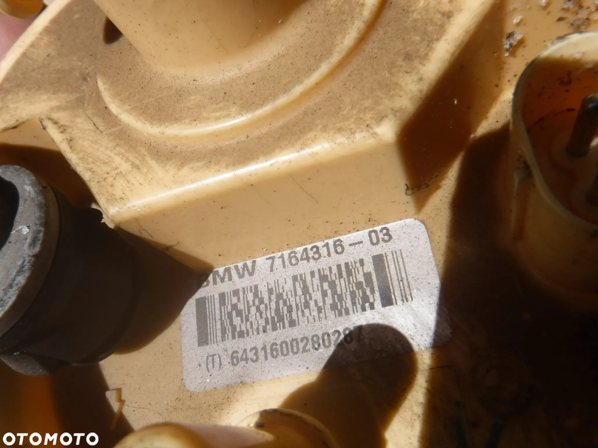 BMW X5 E70 X6 E71 3.0 SD 286 pompa paliwa plywak kpl 7164315 7164316 - 5