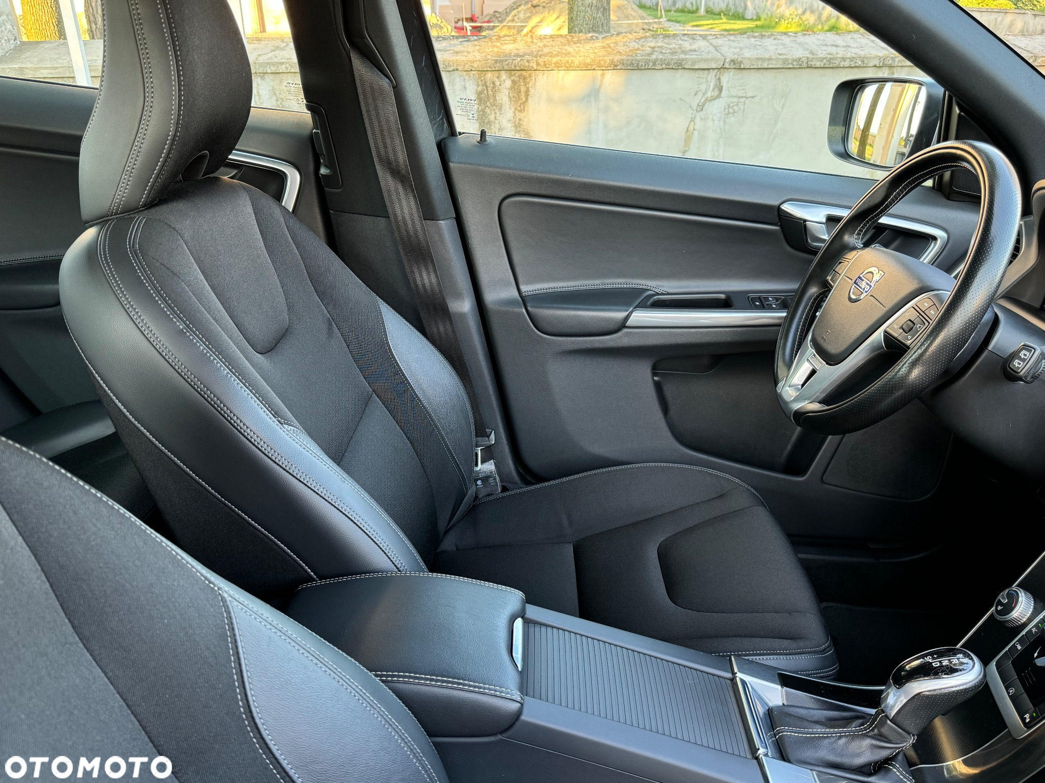 Volvo XC 60 D3 Drive-E R-Design Momentum - 33