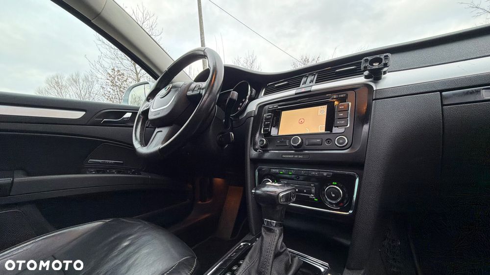 Skoda Superb 2.0 TDI DSG Ambition - 26