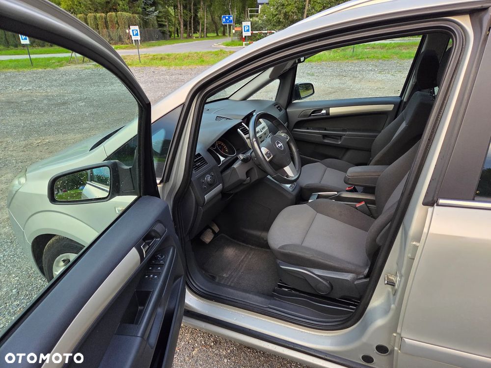 Opel Zafira 1.8 Cosmo Easytronic - 9