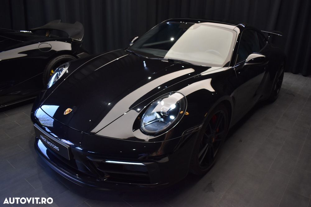 Porsche 911 Carrera 4 GTS PDK - 3