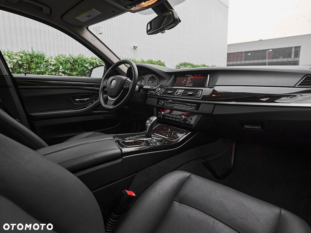 BMW Seria 5 528i xDrive - 23