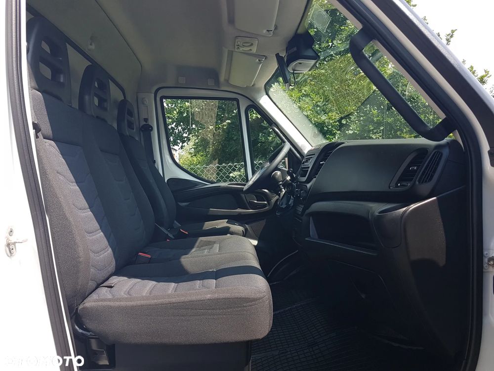Iveco 70C18 WYWROTKA 3 STRONNA KIPER 4,0x2,2 BLIŹNIAKI 7 TON KLIMA HAK MANUAL 6-BIEGÓW - 22