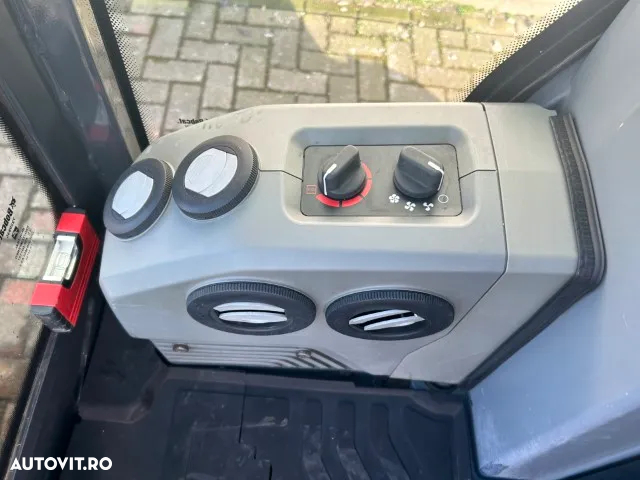 Bobcat E20 - 13