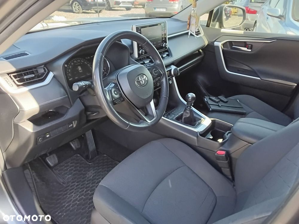 Toyota RAV4 - 9