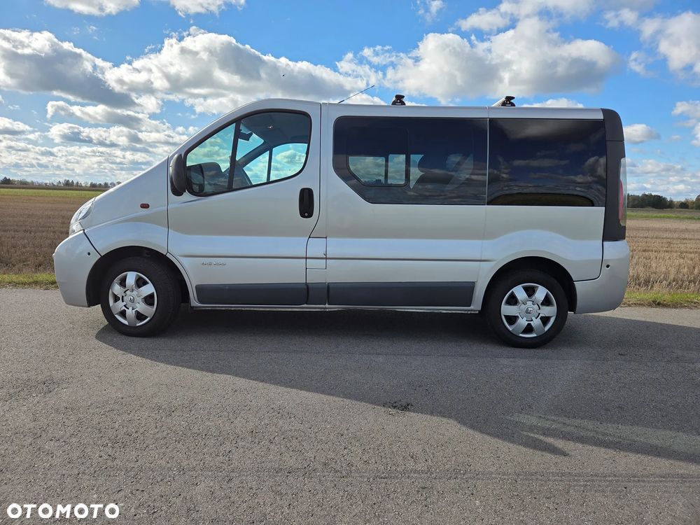 Renault Trafic Passenger - 2