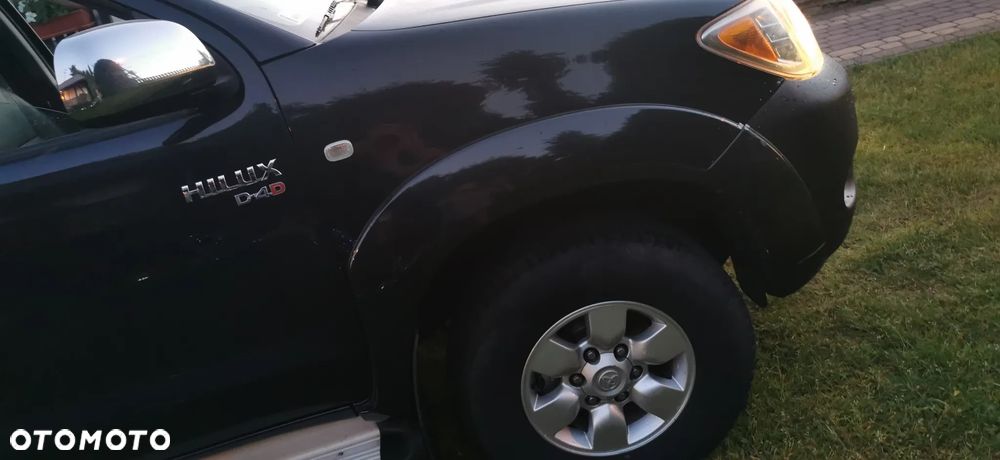 Toyota Hilux 2.5 D-4D DLX + - 17
