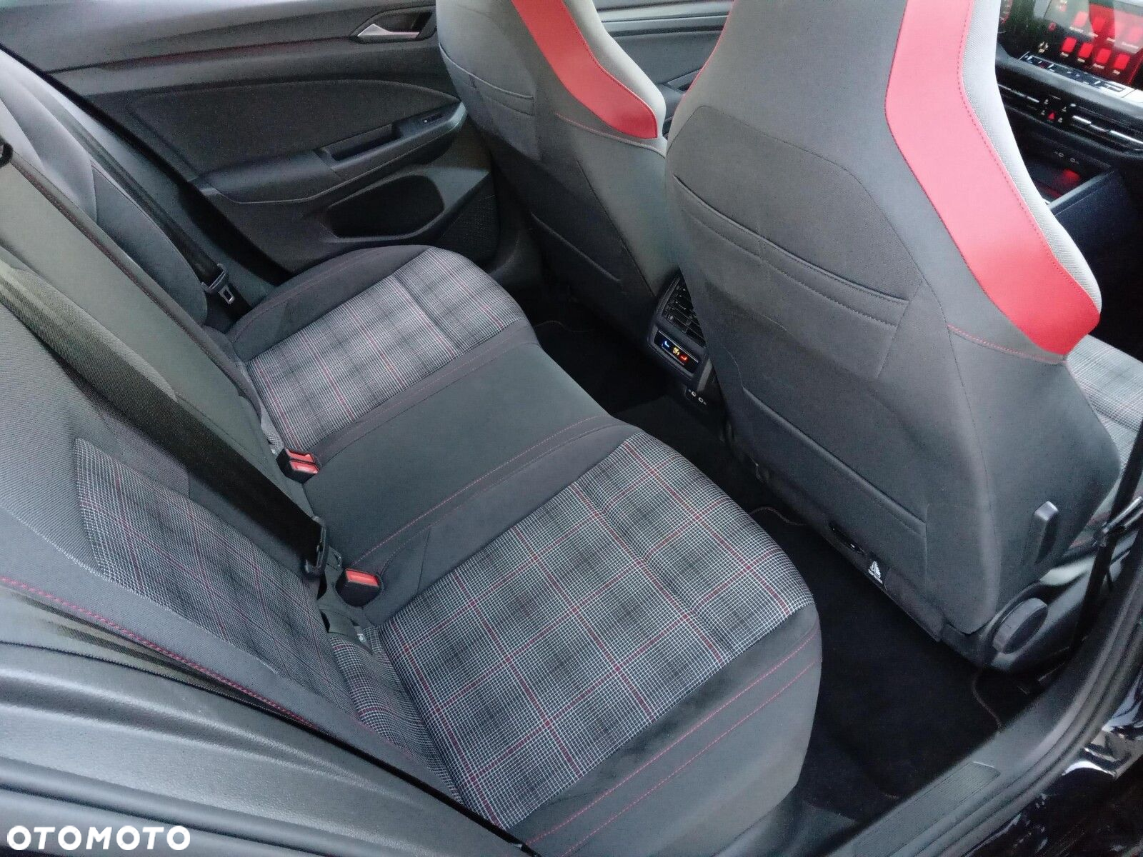 Volkswagen Golf - 31