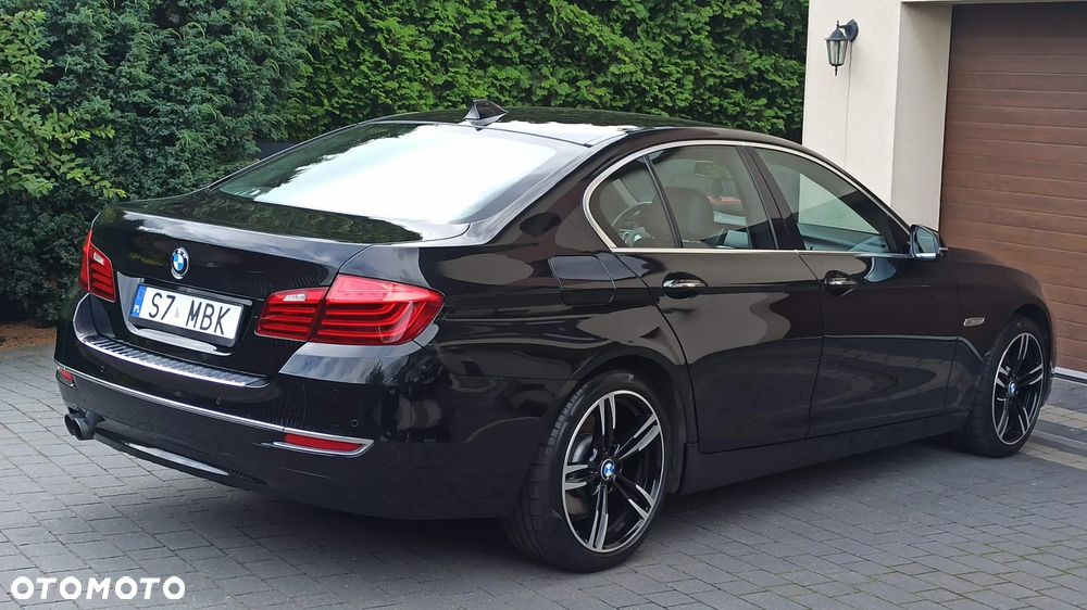 BMW Seria 5 525d xDrive Luxury Line - 11