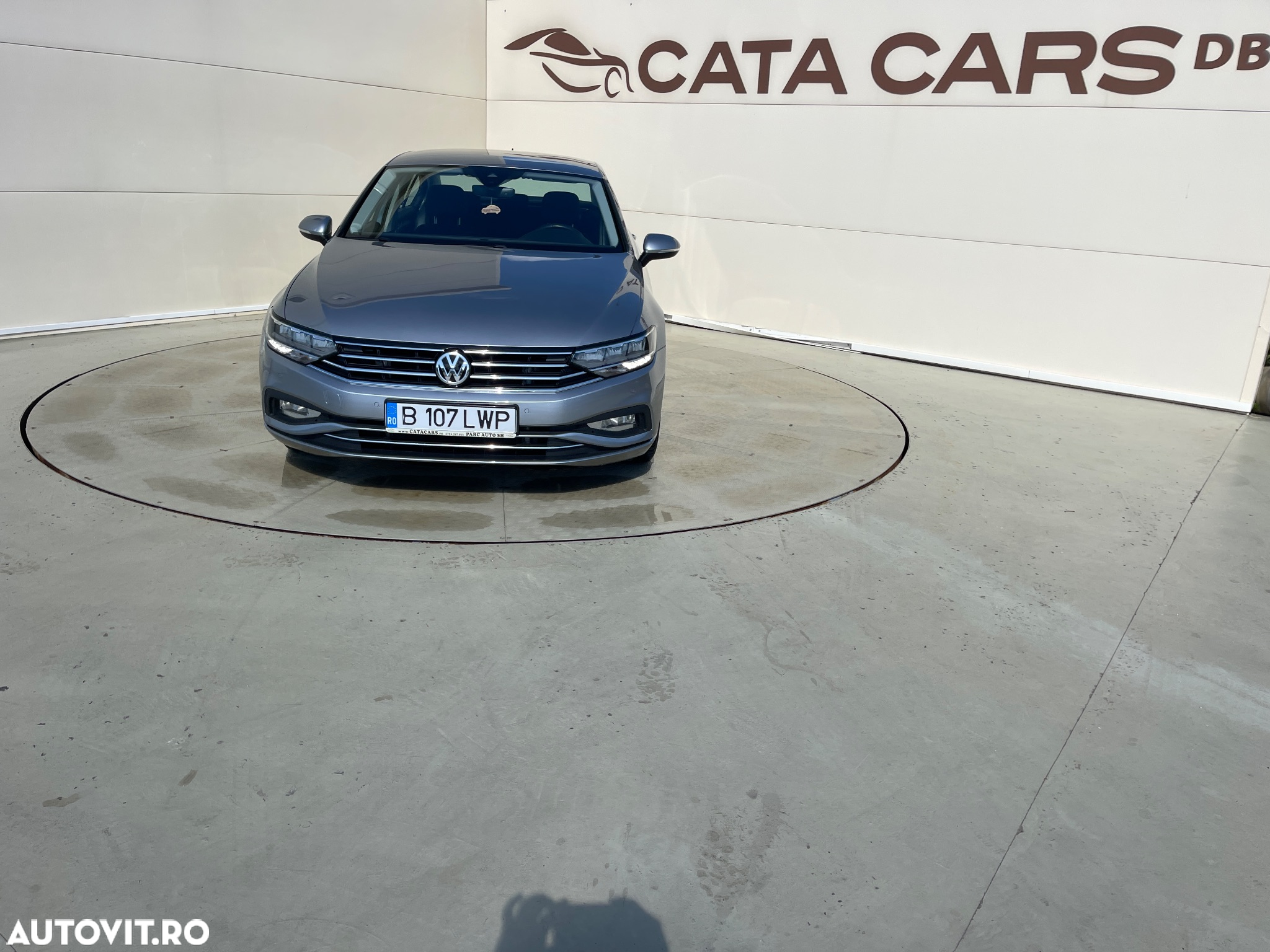 Volkswagen Passat - 2