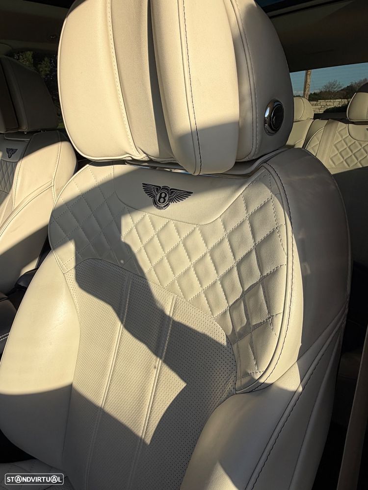 Bentley Bentayga Azure - 11