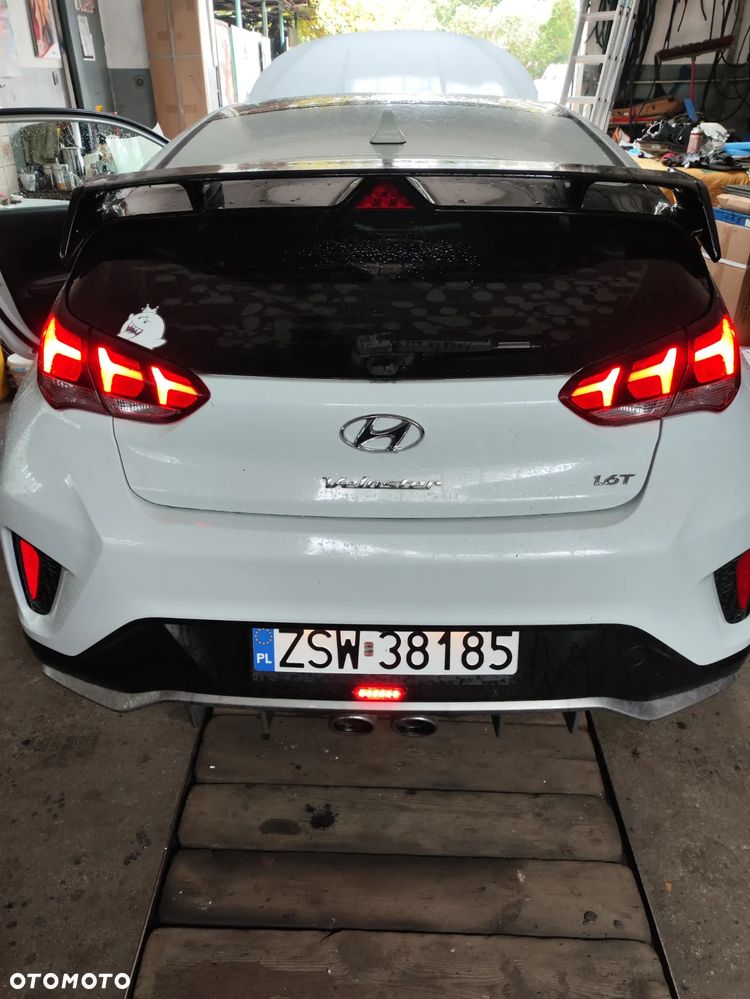 Hyundai Veloster - 14