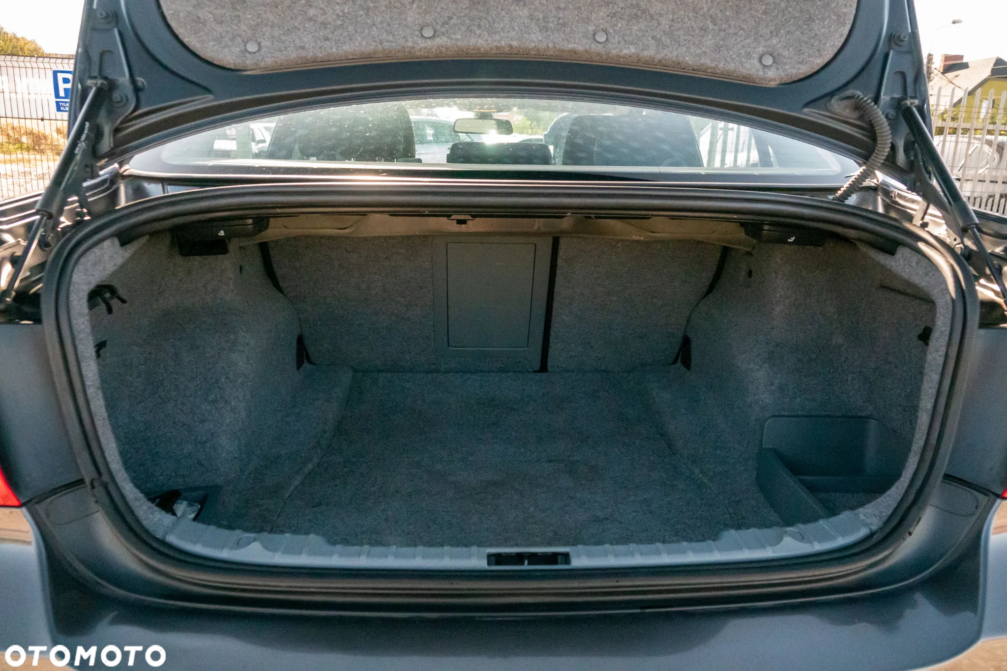 BMW Seria 3 318i - 23