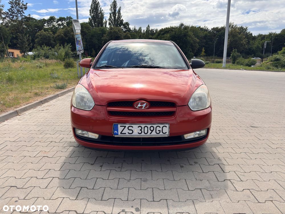 Hyundai Accent - 2