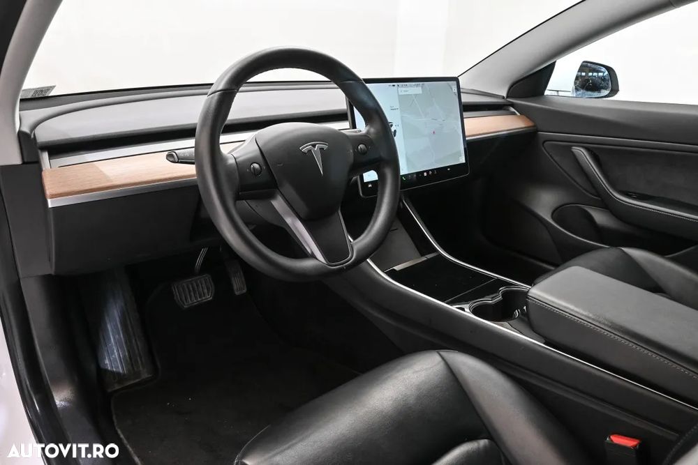 Tesla Model 3 - 5