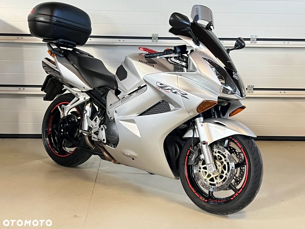 Honda VFR - 2