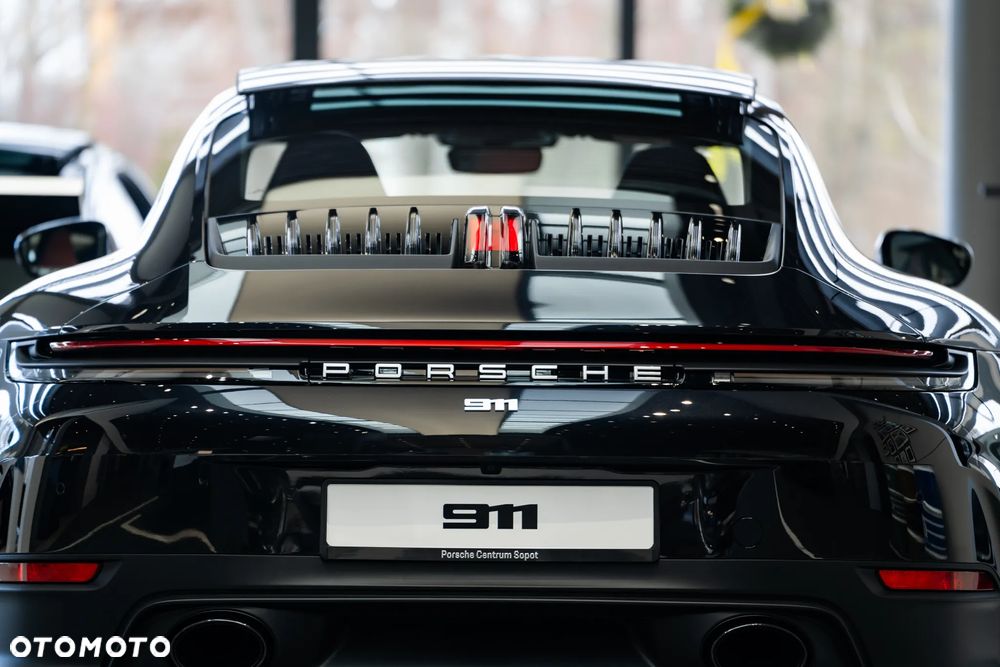 Porsche 911 Carrera - 28