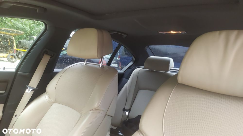 BMW Seria 7 750i xDrive - 11