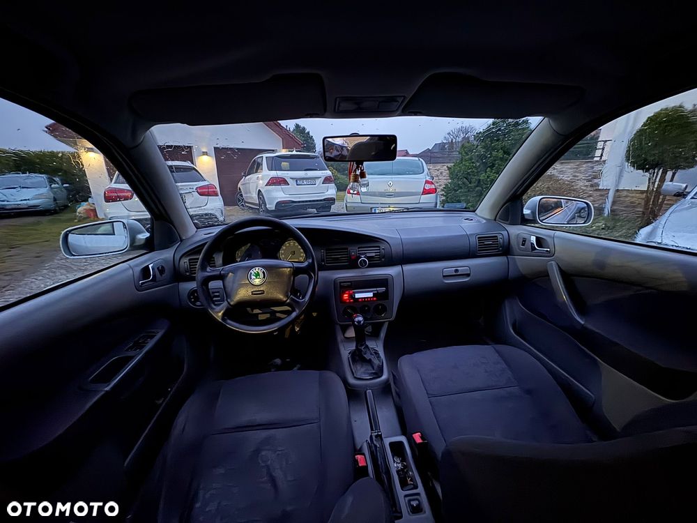 Skoda Octavia 1.6 GLX - 12