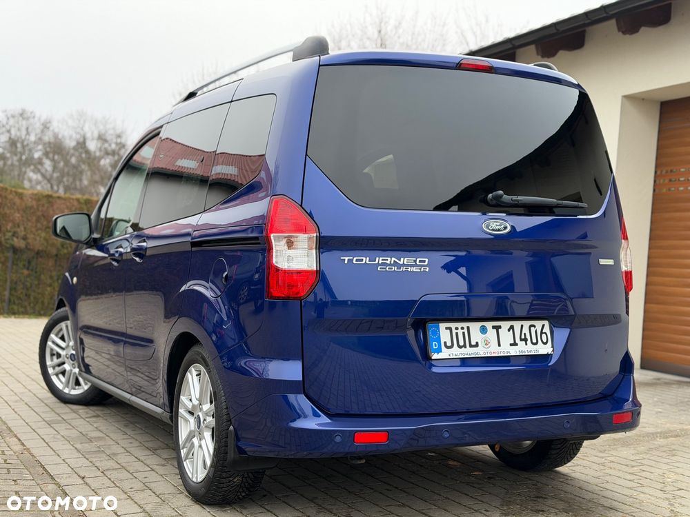 Ford Tourneo Courier - 40
