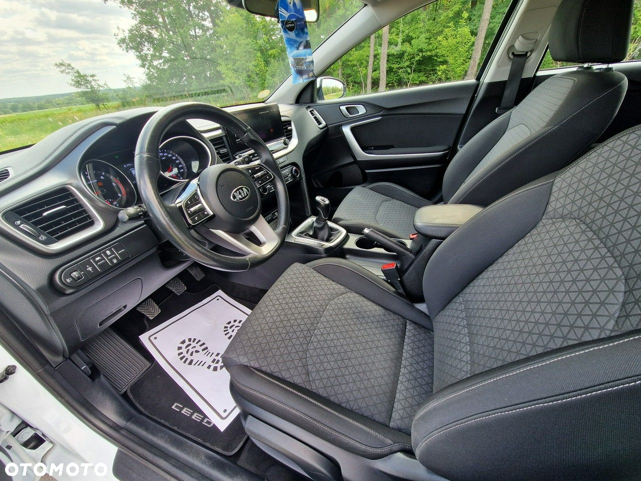 Kia Ceed - 16