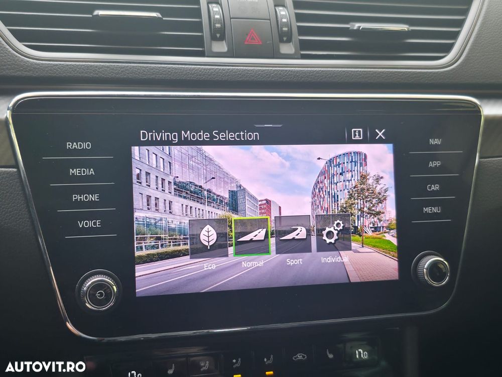 Skoda Superb 2.0 TDI DSG Sportline - 19