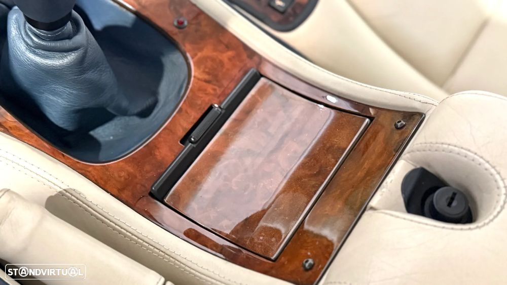 Aston Martin Vantage Coupe - 26