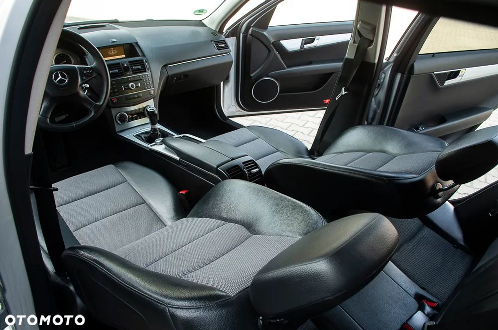 Mercedes-Benz Klasa C 180 Kompressor Avantgarde - 28