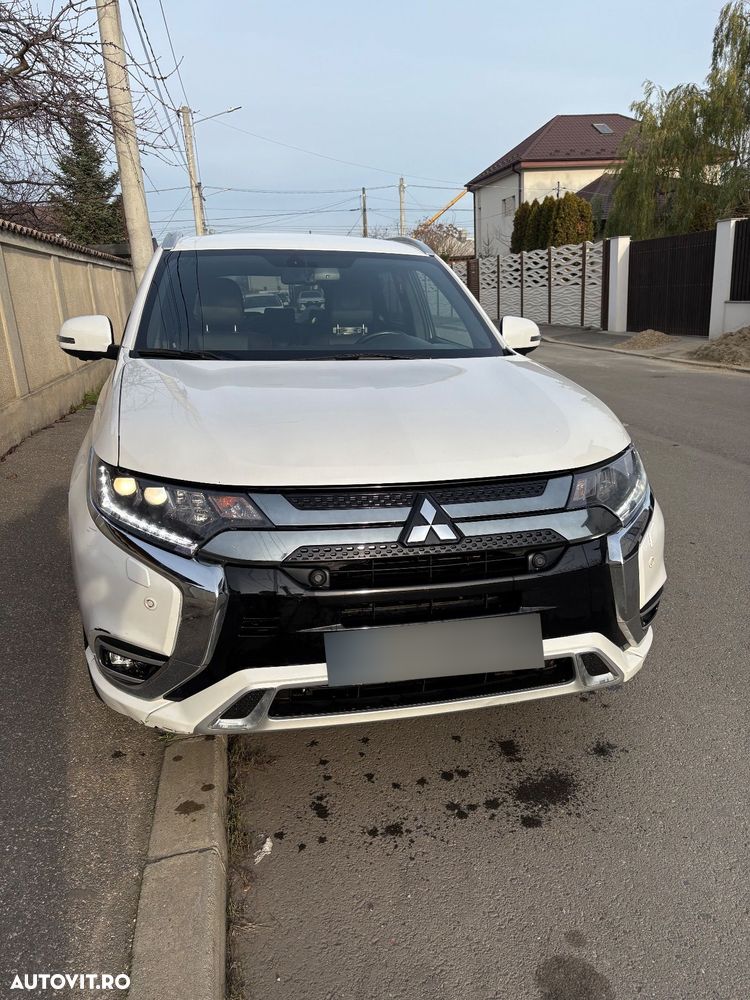 Mitsubishi Outlander PHEV 2.4 L 4X4 Instyle - 1