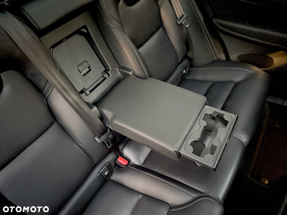 Volvo XC 60 B5 B AWD Ultimate Dark - 24