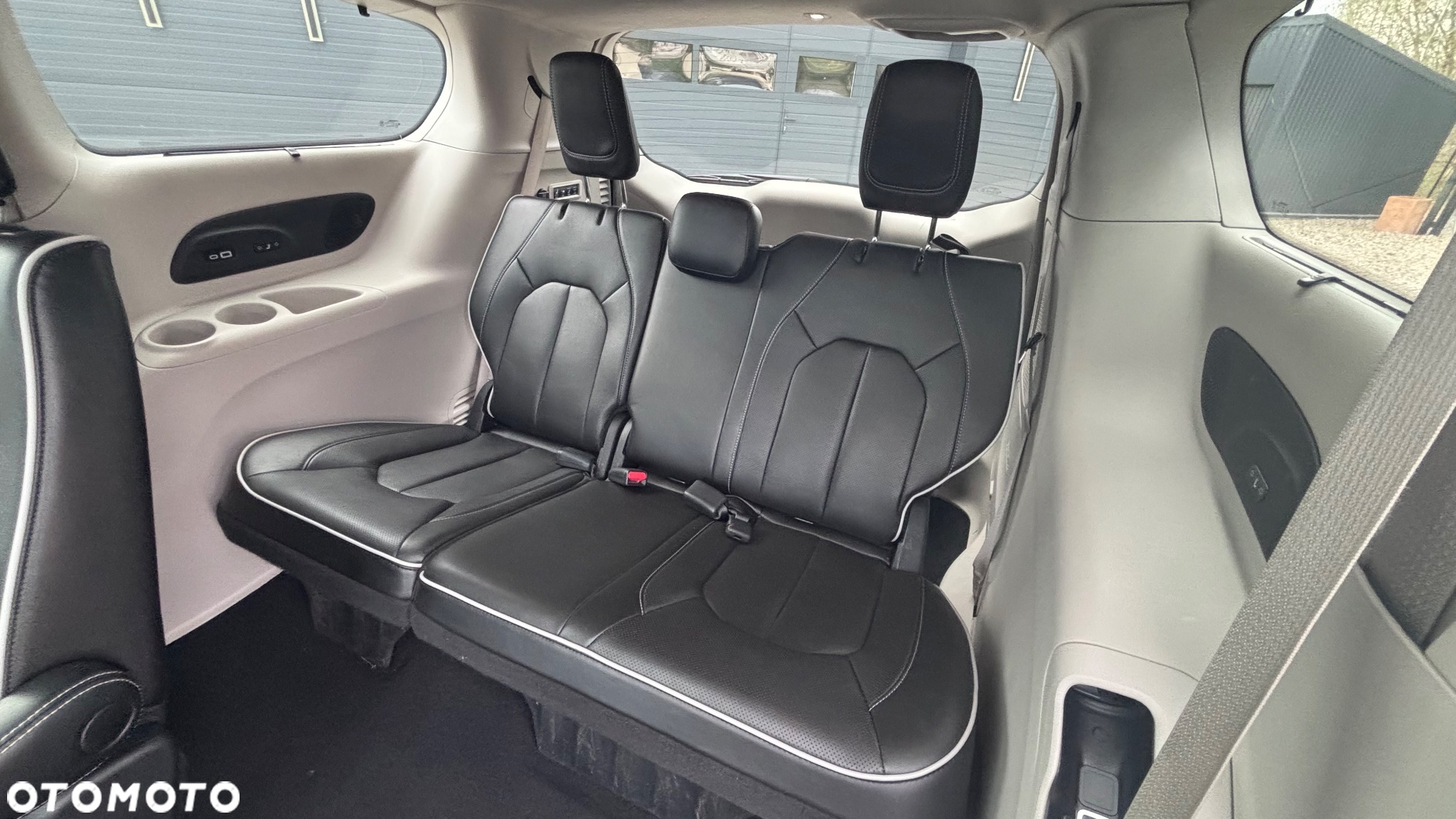 Chrysler Pacifica - 17