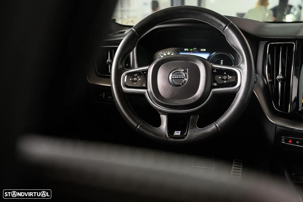 Volvo XC 60 2.0 T8 PHEV R-Design AWD - 46