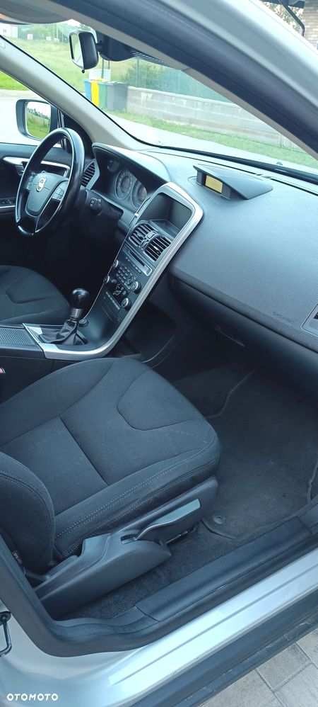 Volvo XC 60 2.4D Kinetic - 9