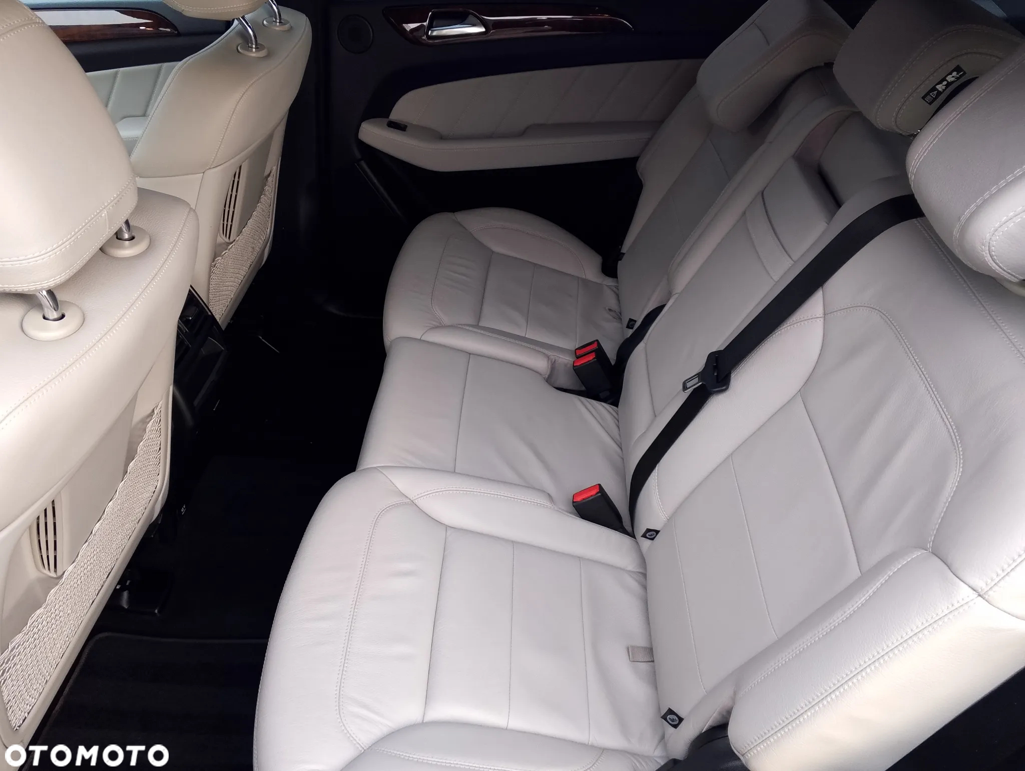 Mercedes-Benz GL 400 4Matic 7G-TRONIC - 17