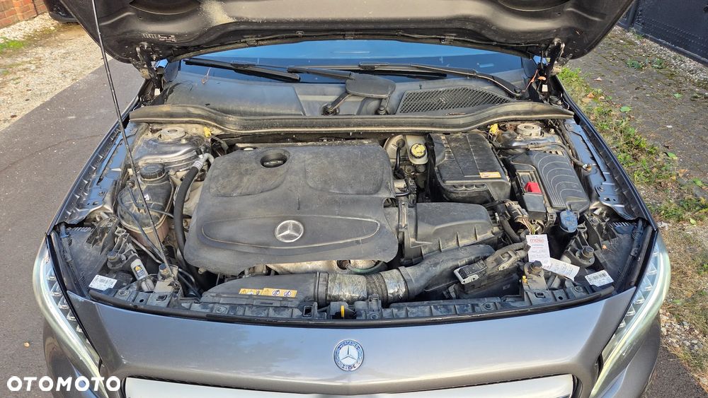 Mercedes-Benz GLA - 12