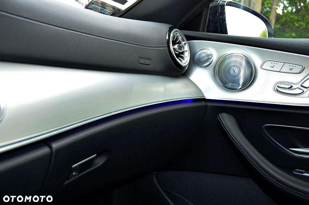 Mercedes-Benz Klasa E 220 d 4-Matic 9G-TRONIC - 24