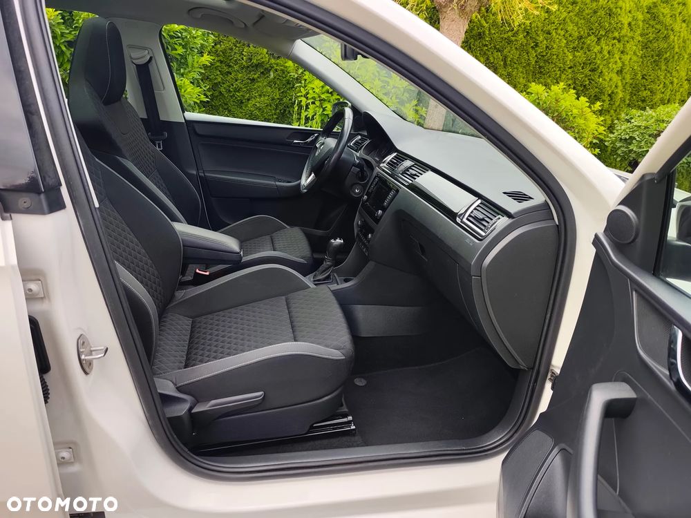 Skoda RAPID 1.2 TSI Emotion Plus DSG - 9