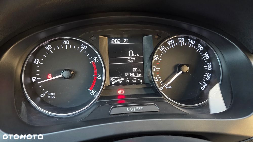 Skoda RAPID 1.2 TSI Active - 10