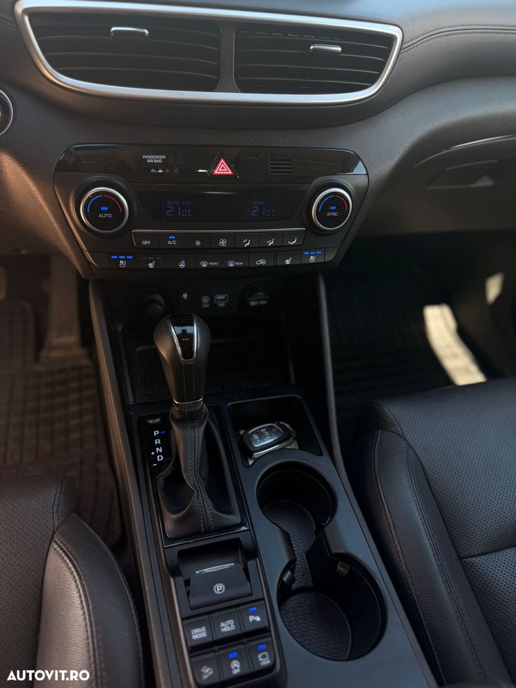 Hyundai Tucson 2.0 CRDI 4WD 8AT Luxury - 13