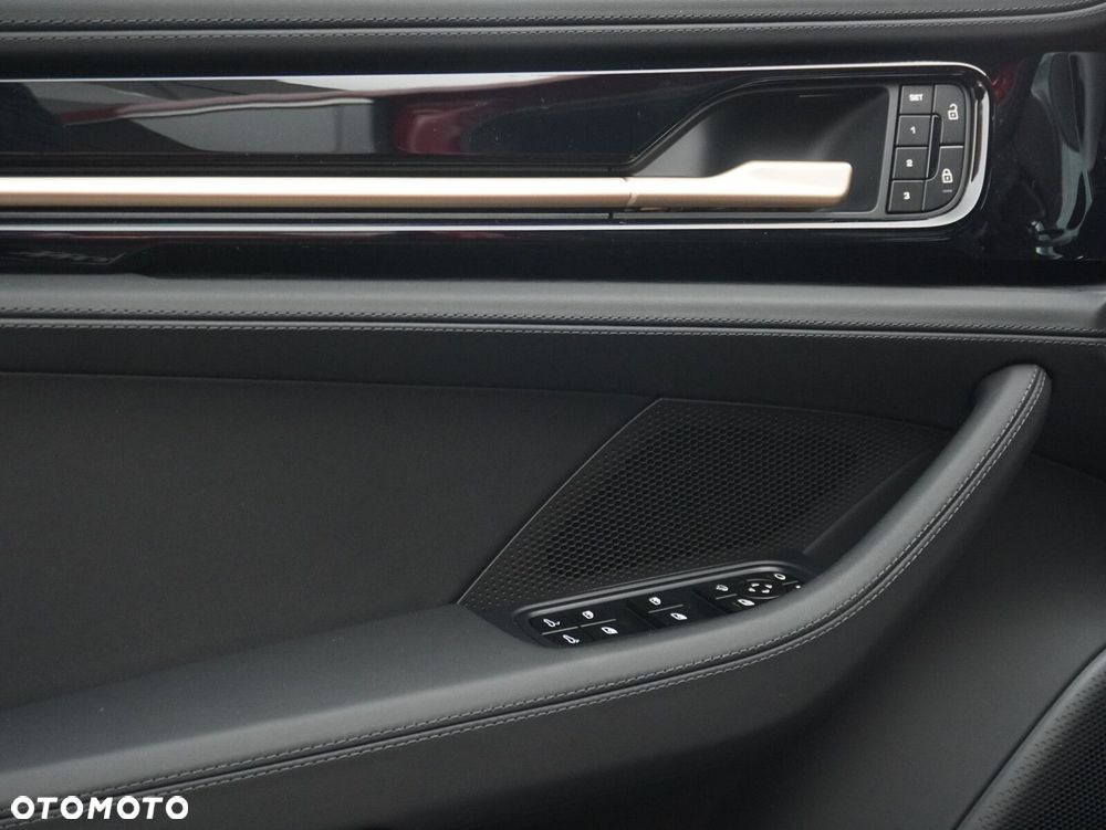 Porsche Panamera 4 - 21