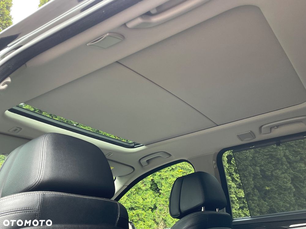 BMW Seria 5 530d xDrive Touring Luxury Line - 28